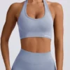 Sujetador deportivo con cuello halter Define Luxe en azul grisáceo