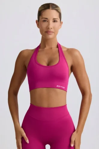 Sujetador deportivo con cuello halter Define Luxe en Berry