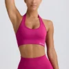 Sujetador deportivo con cuello halter Define Luxe en Berry