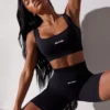 Sujetador deportivo con espalda abierta y cuello cuadrado en negro