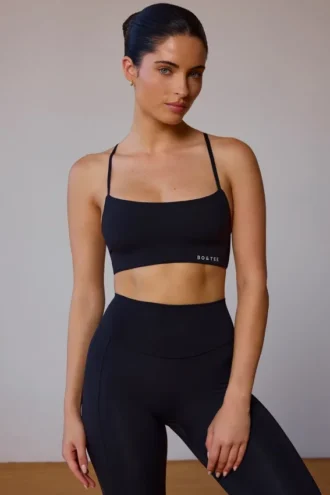 Sujetador deportivo con espalda cruzada en negro