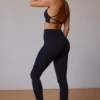 Sujetador deportivo con espalda cruzada en negro