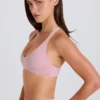Sujetador deportivo con espalda cruzada y cuello en V en malva