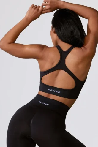 Sujetador deportivo Define Luxe con aberturas en negro
