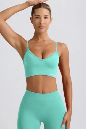 Sujetador deportivo Define Luxe con cuello en V en color menta