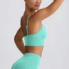Sujetador deportivo Define Luxe con cuello en V en color menta
