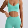 Sujetador deportivo Define Luxe con cuello en V en color menta