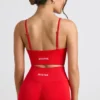 Sujetador deportivo Define Luxe con cuello en V en rojo