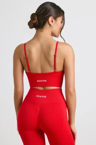 Sujetador deportivo Define Luxe con cuello en V en rojo