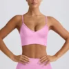 Sujetador deportivo Define Luxe con cuello en V en rosa chicle