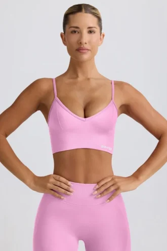 Sujetador deportivo Define Luxe con cuello en V en rosa chicle