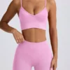 Sujetador deportivo Define Luxe con cuello en V en rosa chicle