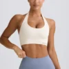 Sujetador deportivo Define Luxe con cuello halter en blanco
