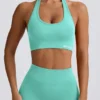 Sujetador deportivo Define Luxe con cuello halter en color menta
