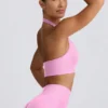 Sujetador deportivo Define Luxe con cuello halter en rosa chicle