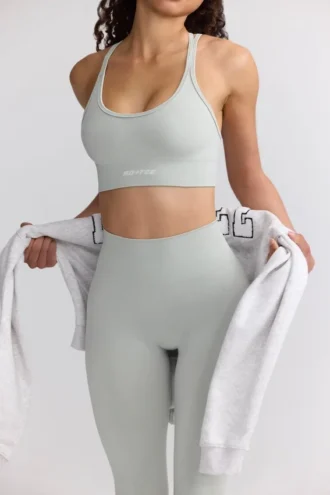 Sujetador deportivo Define Luxe con tirantes en gris