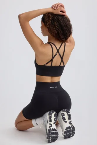 Sujetador deportivo Define Luxe con tirantes en negro