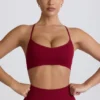 Sujetador deportivo sin costuras con espalda cruzada Super Sculpt en color burdeos