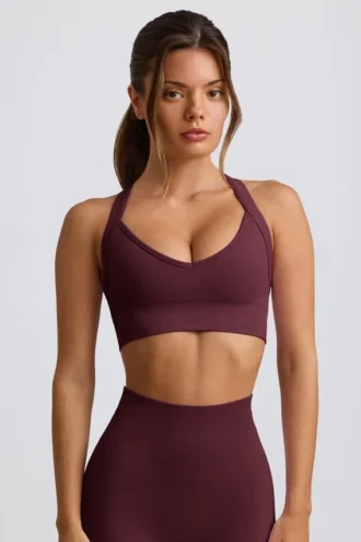 Sujetador deportivo sin costuras con tirantes cruzados a la espalda Super Sculpt en color burdeos