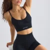 Sujetador deportivo sin costuras Super Sculpt con cuello redondo en negro