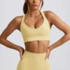 Sujetador deportivo sin costuras Super Sculpt con espalda cruzada en amarillo mantequilla