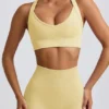 Sujetador deportivo sin costuras Super Sculpt con espalda cruzada en amarillo mantequilla