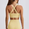 Sujetador deportivo sin costuras Super Sculpt con espalda cruzada en amarillo mantequilla