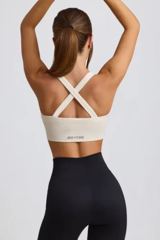 Sujetador deportivo sin costuras Super Sculpt con espalda cruzada en blanco