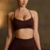 Sujetador deportivo sin costuras Super Sculpt con espalda cruzada en color chocolate