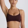 Sujetador deportivo sin costuras Super Sculpt con espalda cruzada en color chocolate