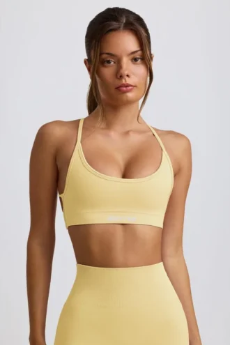 Sujetador deportivo sin costuras y sin espalda Super Sculpt en amarillo mantequilla