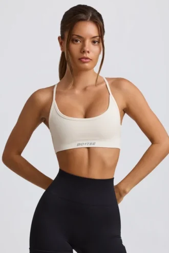 Sujetador deportivo sin costuras y sin espalda Super Sculpt en blanco