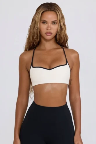 Sujetador deportivo Soft Active con cuello corazón en blanco