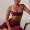 Sujetador deportivo Soft Active con cuello corazón en color burdeos