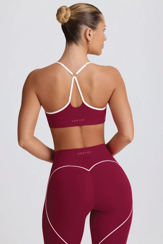 Sujetador deportivo Soft Active con cuello corazón en color burdeos