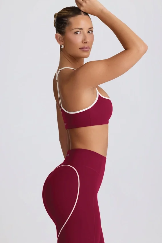 Sujetador deportivo Soft Active con cuello corazón en color burdeos