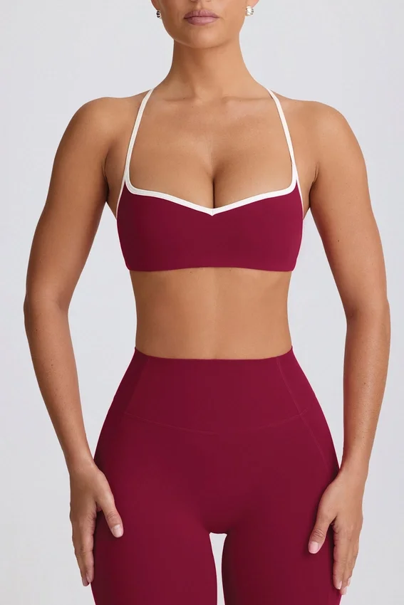 Sujetador deportivo Soft Active con cuello corazón en color burdeos