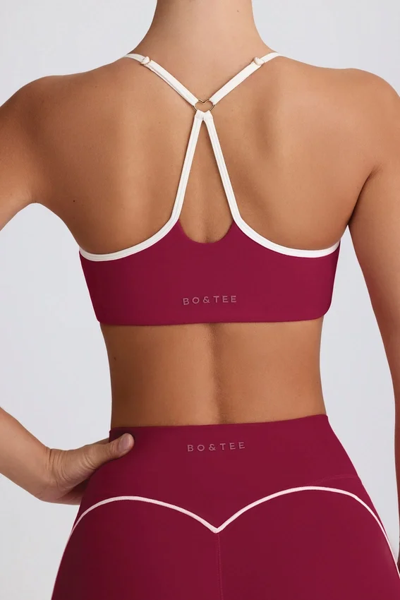 Sujetador deportivo Soft Active con cuello corazón en color burdeos