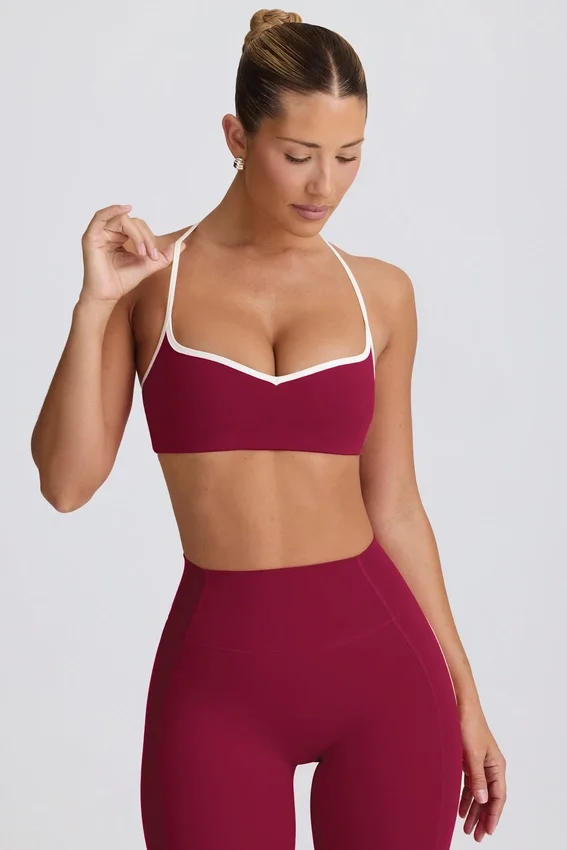 Sujetador deportivo Soft Active con cuello corazón en color burdeos