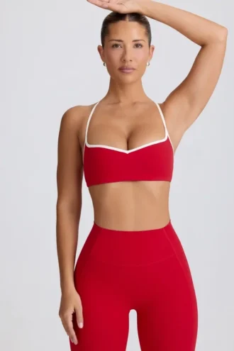Sujetador deportivo Soft Active con cuello corazón en rojo intenso