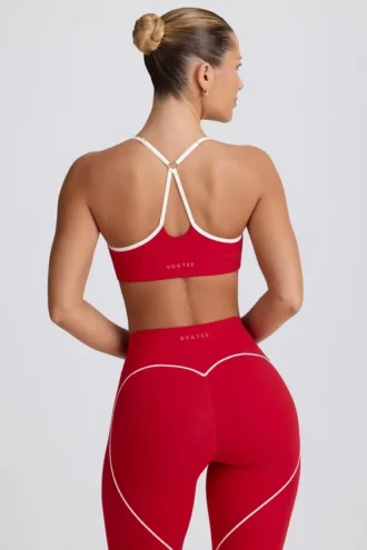Sujetador deportivo Soft Active con cuello corazón en rojo intenso