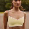Sujetador deportivo Soft Active con cuello corazón y contraste en amarillo suave