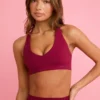 Sujetador deportivo Soft Active con cuello en V en color burdeos