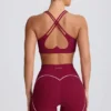 Sujetador deportivo Soft Active con cuello en V en color burdeos