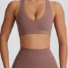 Sujetador deportivo Soft Active con cuello en V en color Mocha