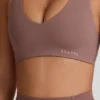 Sujetador deportivo Soft Active con cuello en V en color Mocha