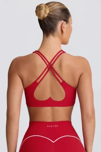 Sujetador deportivo Soft Active con cuello en V en rojo intenso