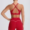 Sujetador deportivo Soft Active con cuello en V en rojo intenso