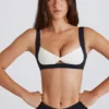 Sujetador deportivo Soft Active con detalle retorcido en la parte delantera en negro