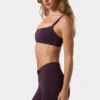 Sujetador deportivo Soft Active con detalles de costuras en color ciruela